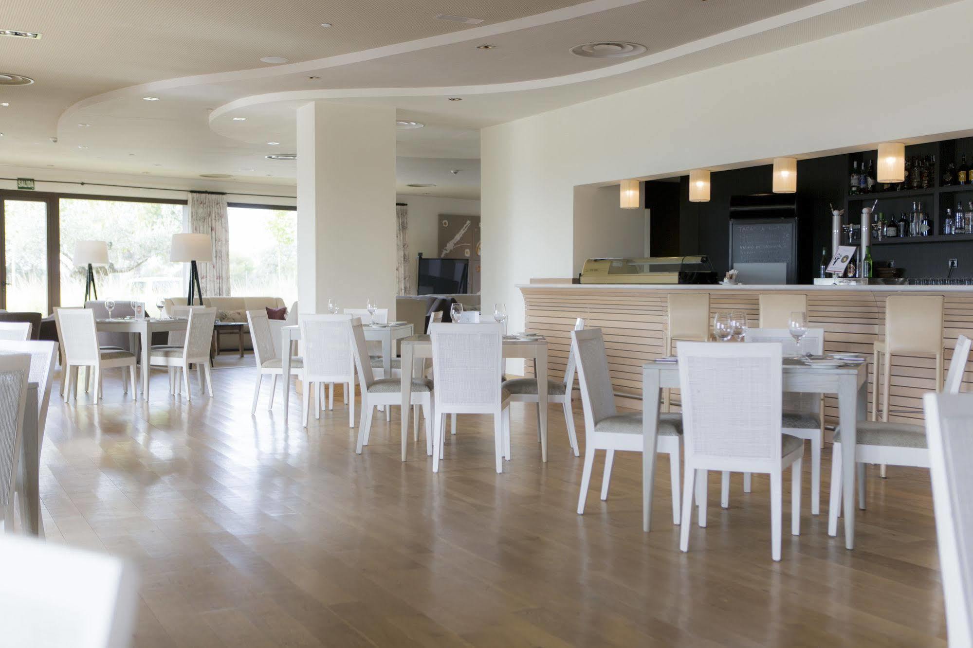 Vincci Valdecanas Golf Ел Гордо Екстериор снимка